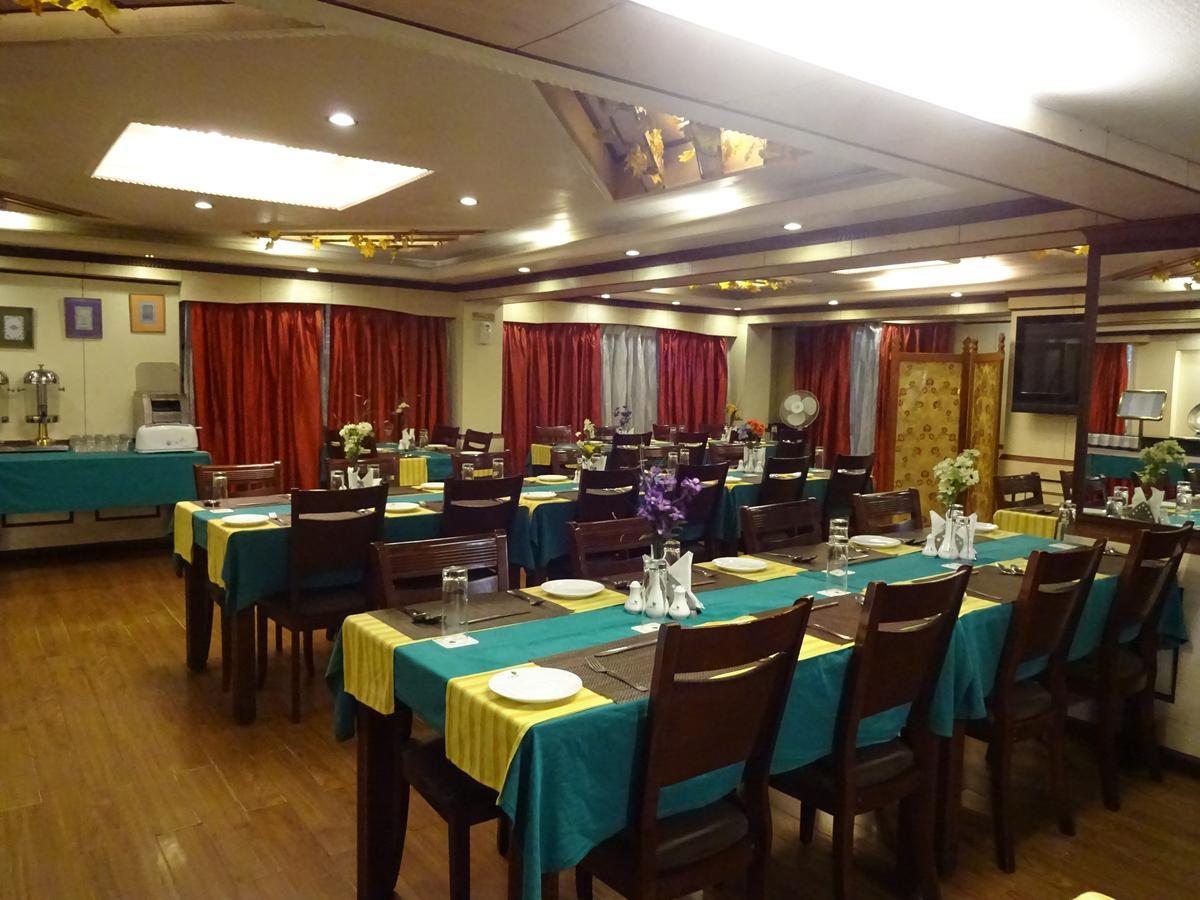 R.J.Resorts Darjeeling  Eksteriør billede